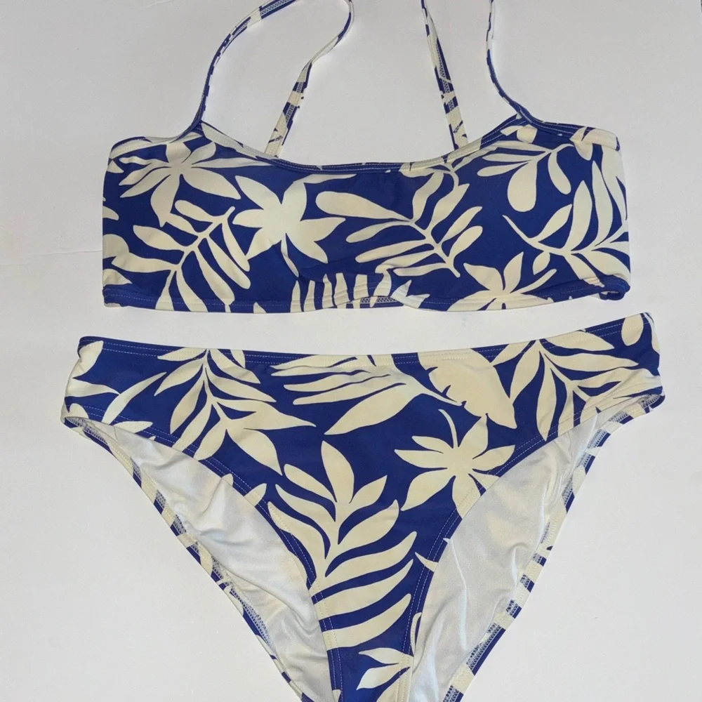 Kate Spade New York Blueberry bikini set. Size Bra medium bikini size Large
